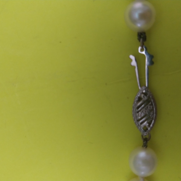 FRESHWATER PEARL NECKLACE WITH 10K GOLD CLASP - Picture 2 of 3